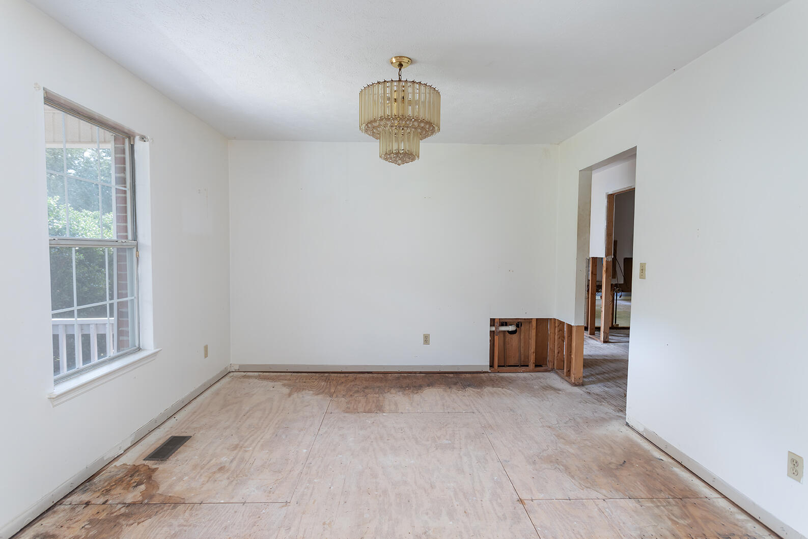 687 Green Pond Road Soddy Daisy, TN 37379 - Photo 5 of 10 Dining Room
