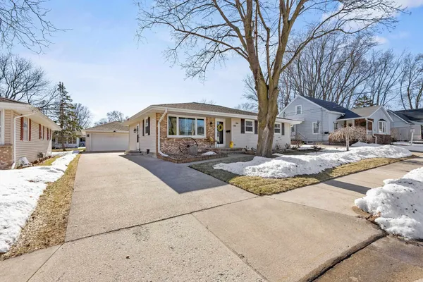 $299,900 | 125 Mckinley Street, Kaukauna, WI 54130