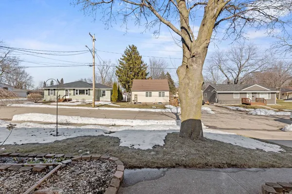 $299,900 | 125 Mckinley Street, Kaukauna, WI 54130