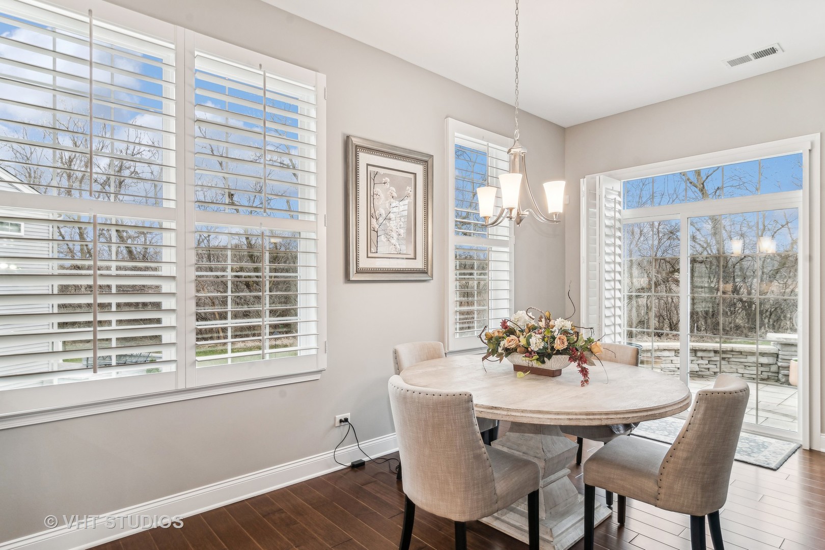 3870 Eagle Ridge Drive Elgin, IL 60124 - Photo 11 of 20 a dining room with furniture and window