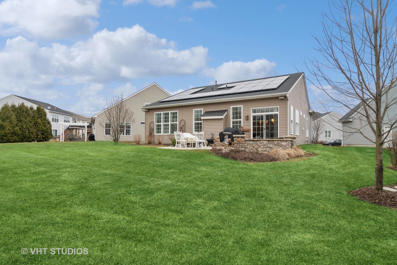 3870 Eagle Ridge Drive Elgin, IL 60124 - Photo 17 of 20 a front view of house with yard and green space
