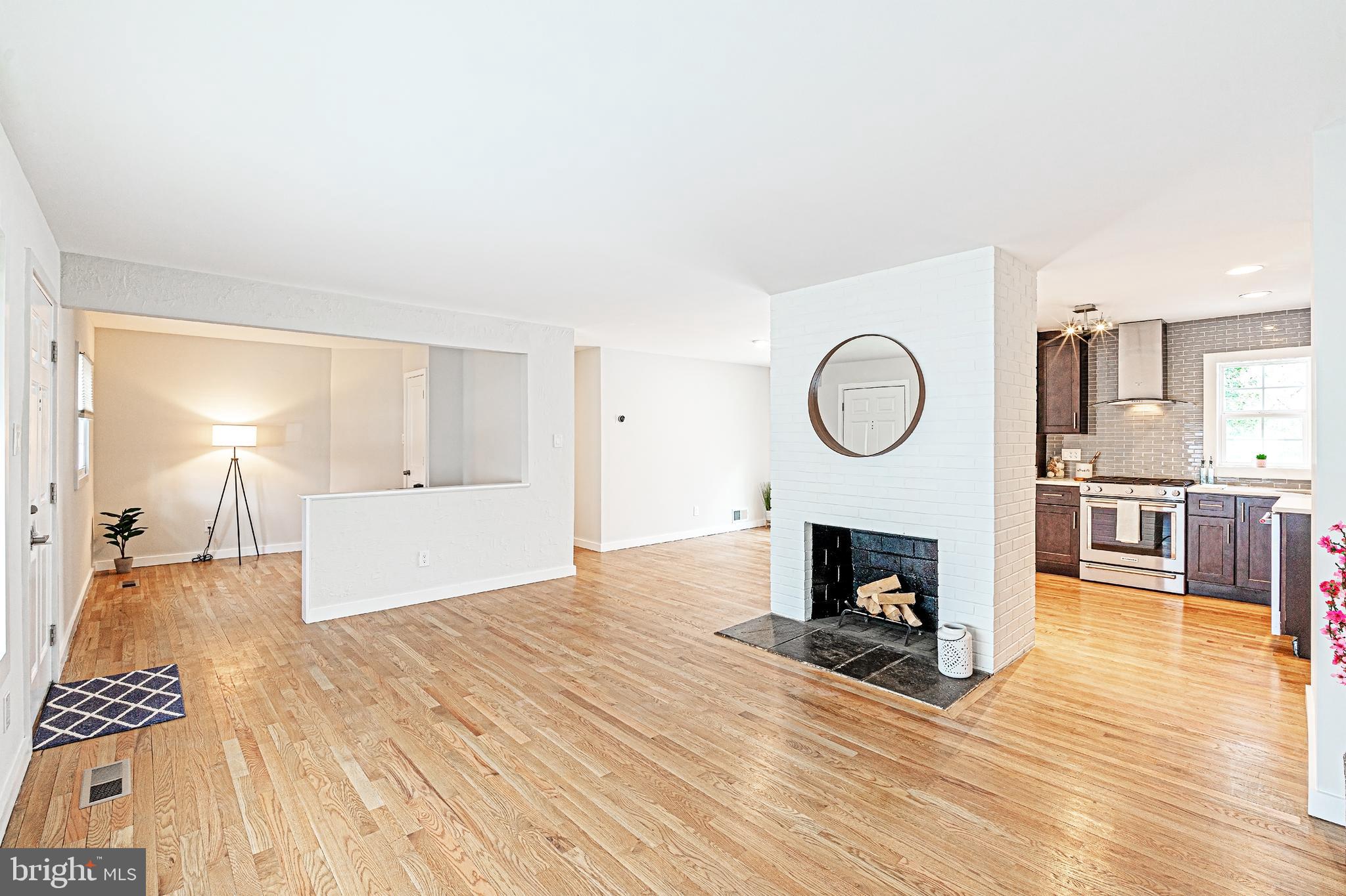 6600 Harwood Place Springfield, VA 22152 - Photo 4 of 47