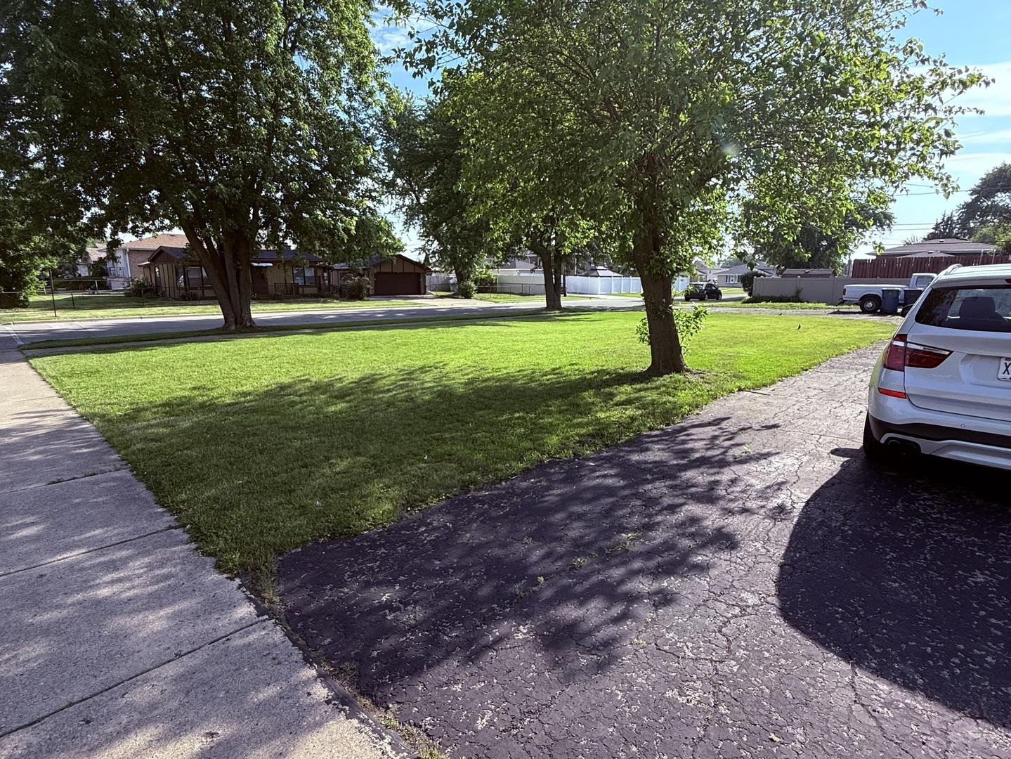 8356 South 78th Avenue Bridgeview, IL 60455 - Photo 39 of 39 a view of a park with tree s