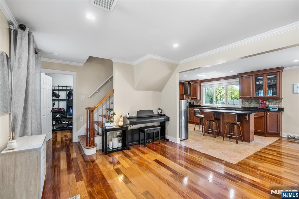 124 Crain Road Paramus, NJ 07652 - Photo 8 of 48