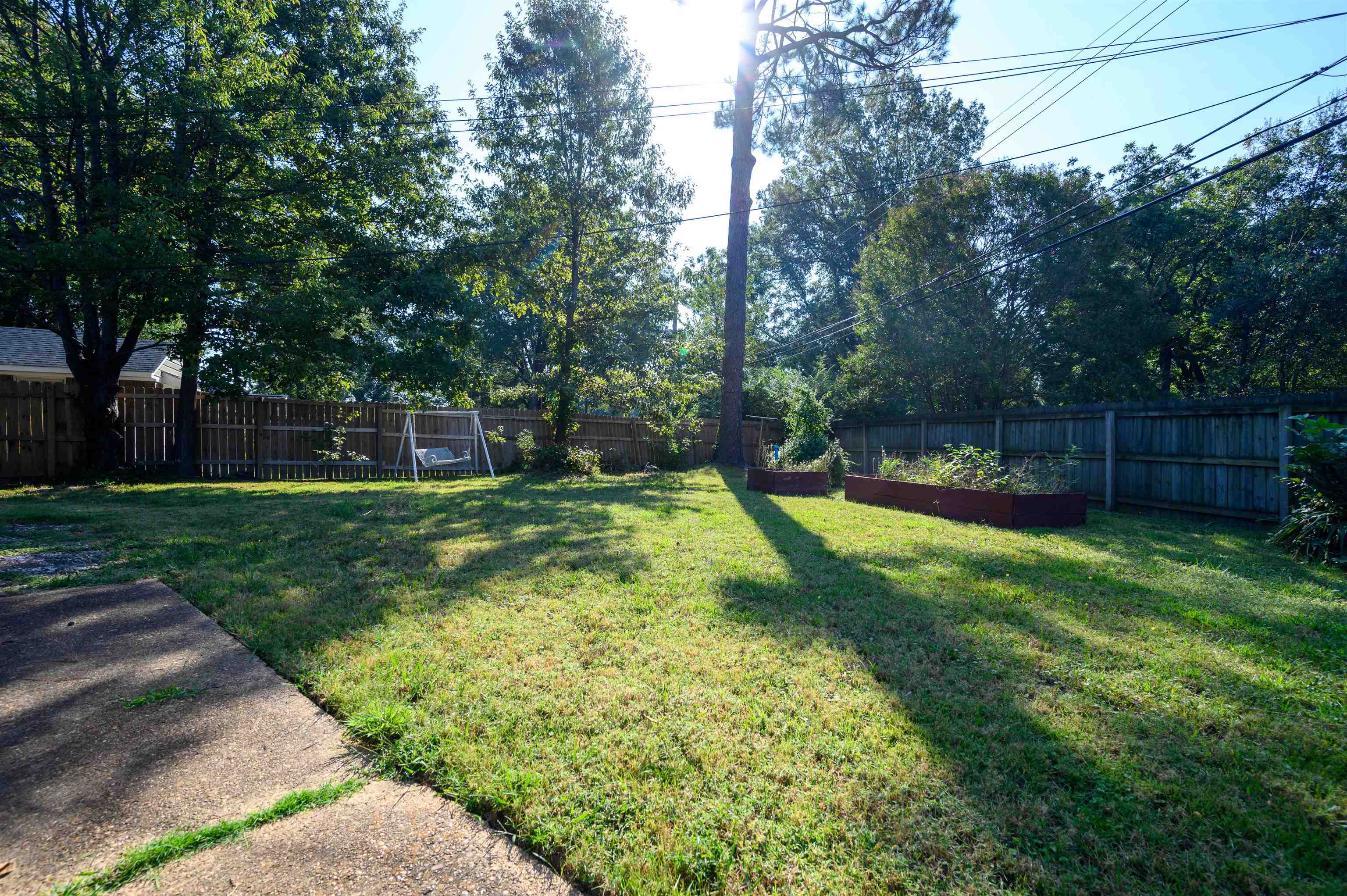 5189 Sea Isle Road Memphis, TN 38117 - Photo 13 of 16 View of yard