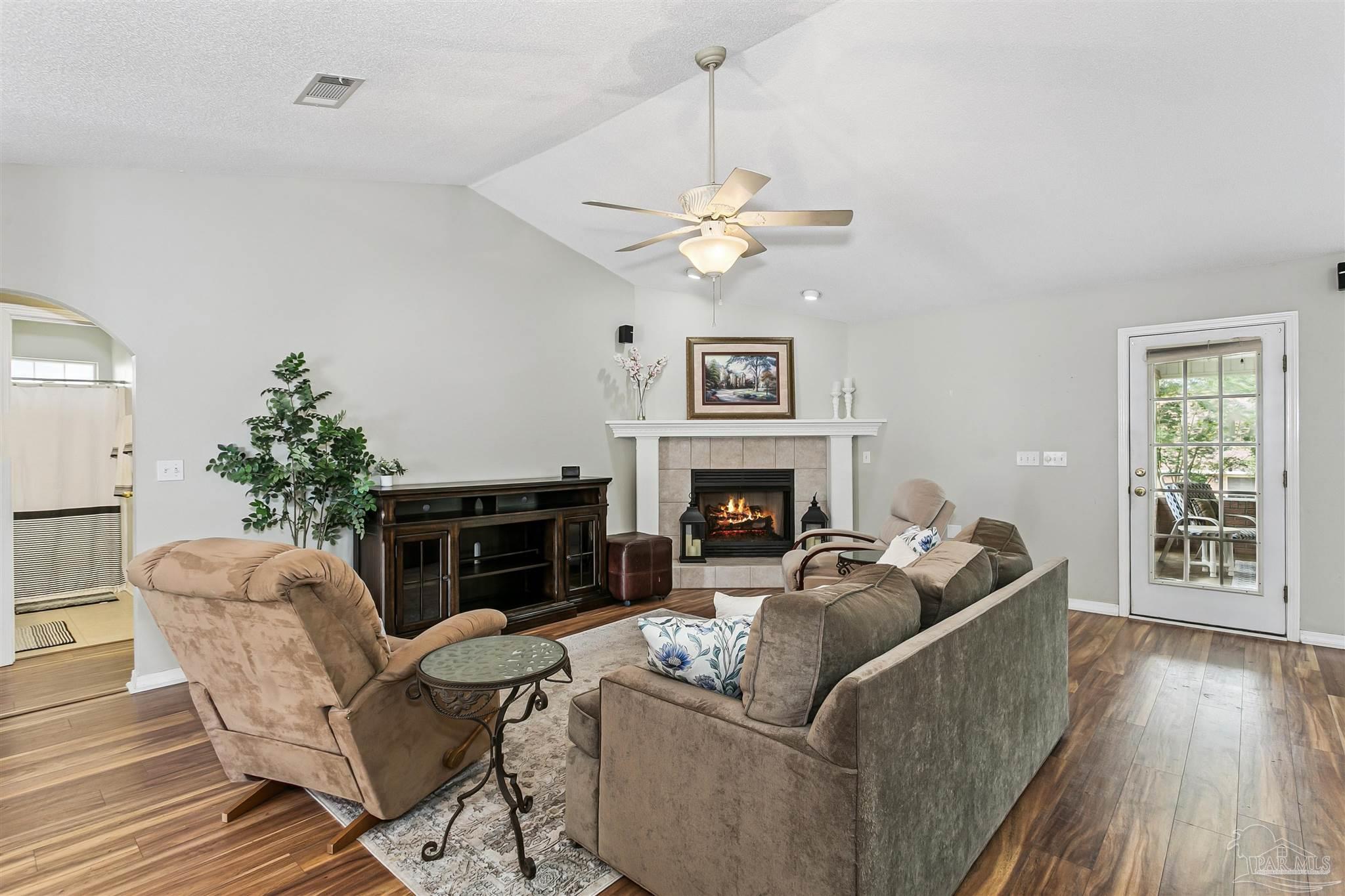 652 Ashford Road Cantonment, FL 32533 - Photo 4 of 35
