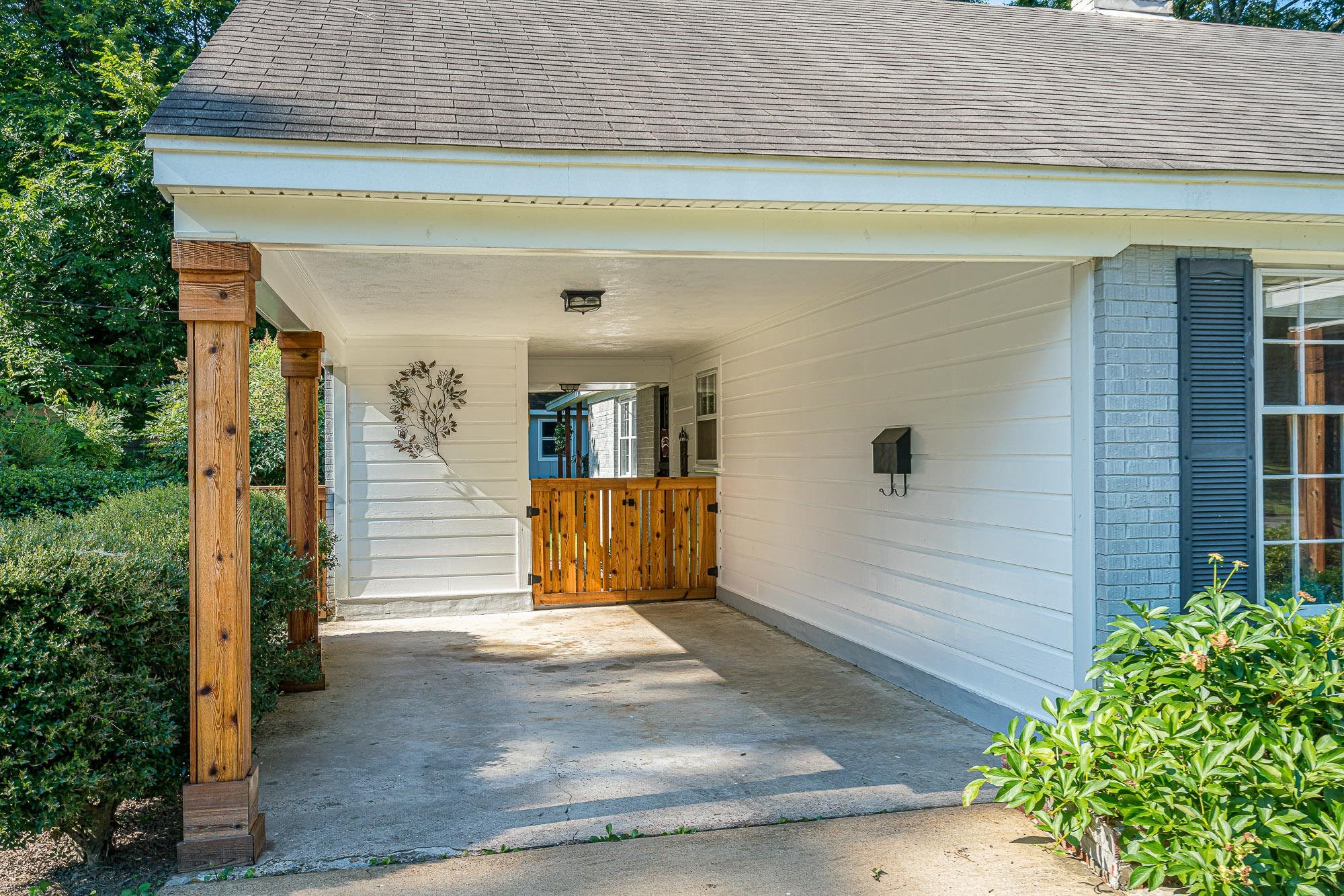 4937 Dee Road Memphis, TN 38117 - Photo 17 of 24 a view of a entrance door of the house