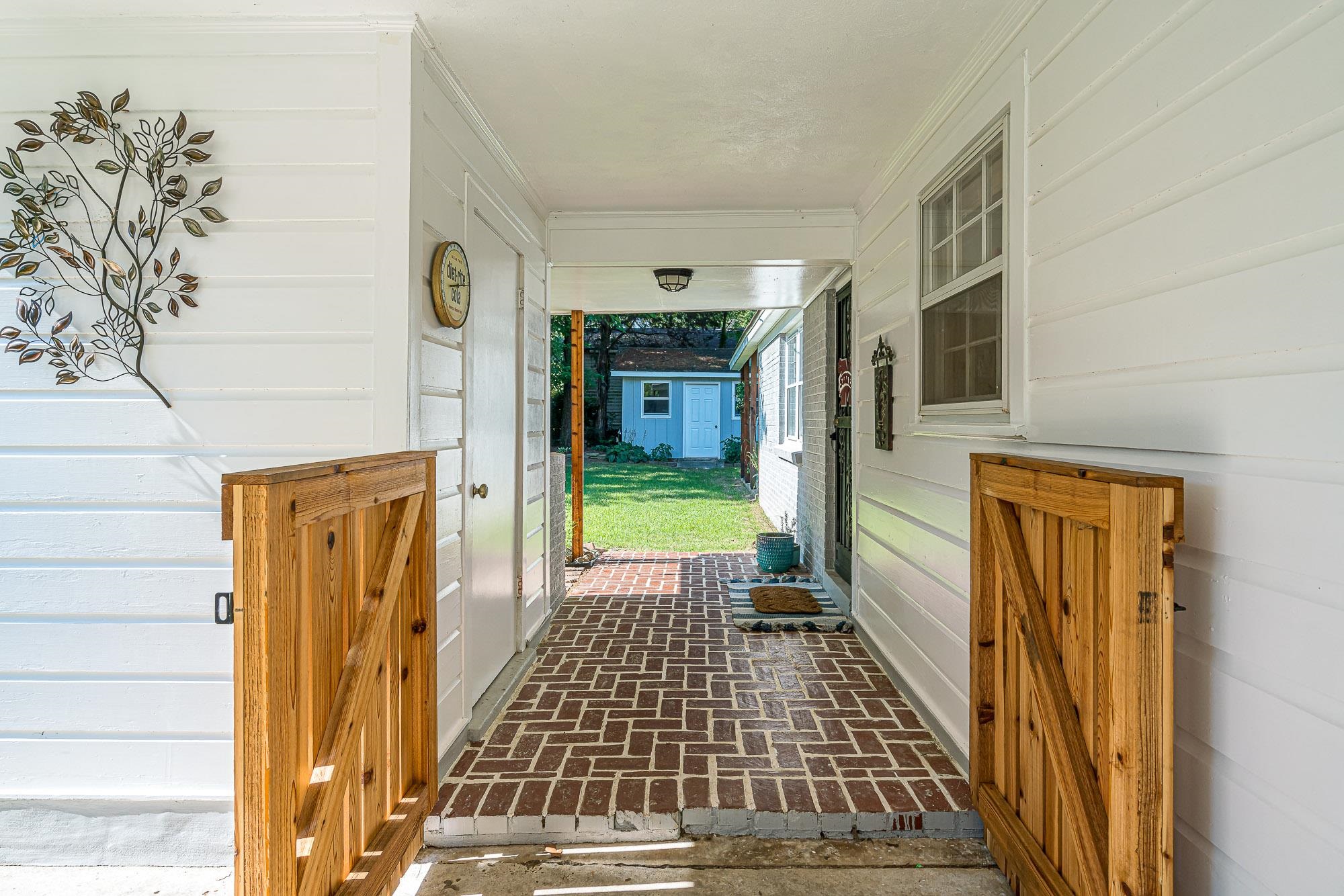 4937 Dee Road Memphis, TN 38117 - Photo 18 of 24 a view of a entryway door of the house