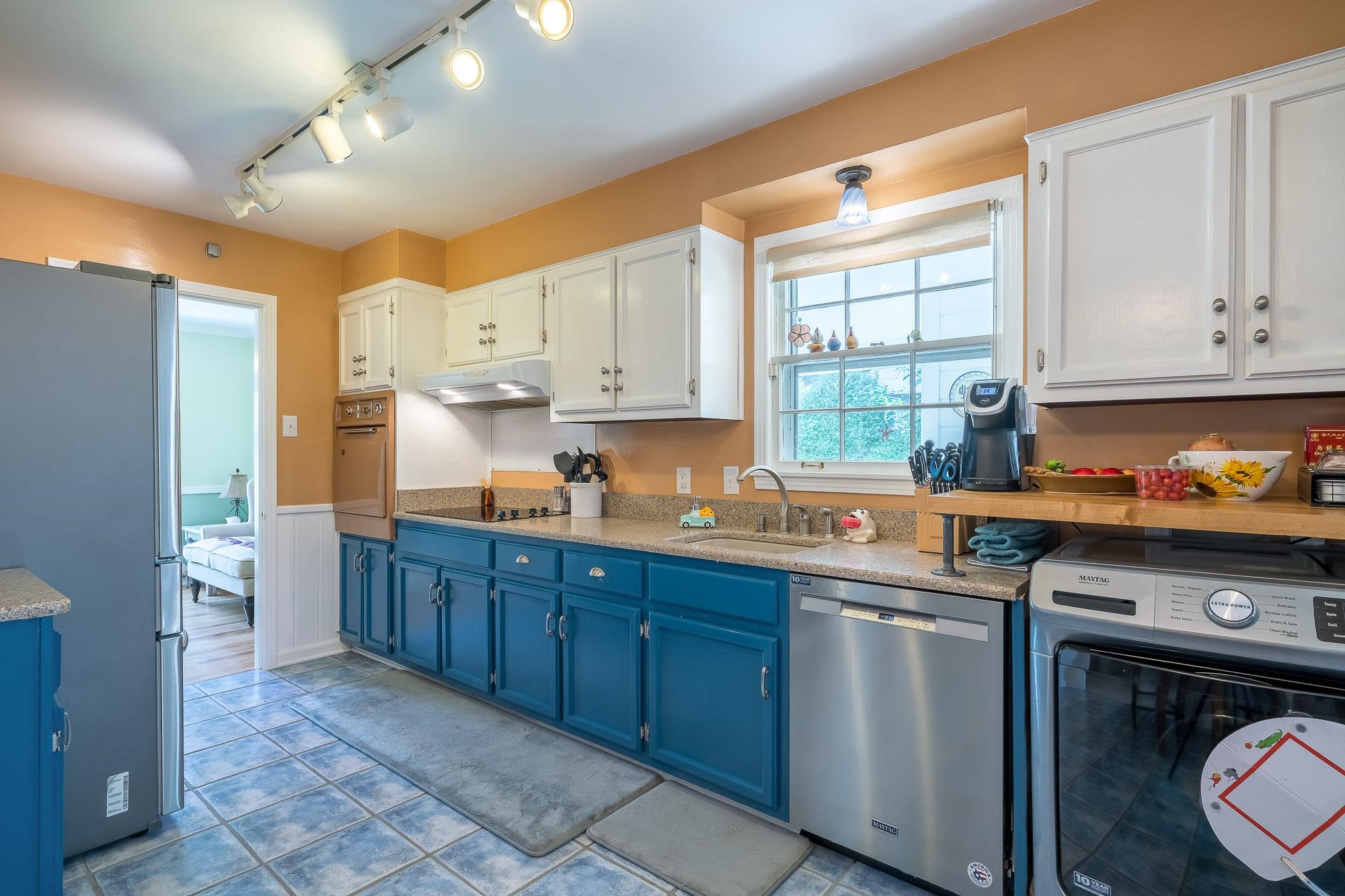 4937 Dee Road Memphis, TN 38117 - Photo 8 of 24 a kitchen with a sink stove and cabinets