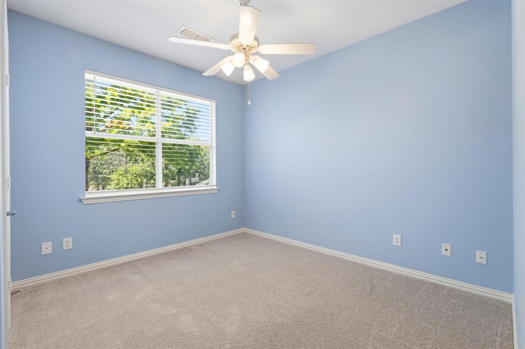 2223 Grizzly Run Lane Euless, TX 76039 - Photo 12 of 30
