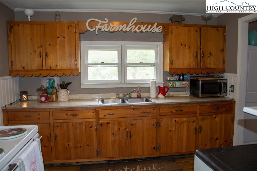 1347 Ed Little Road Warrensville, NC 28693 - Photo 11 of 26 Gallery Image 11