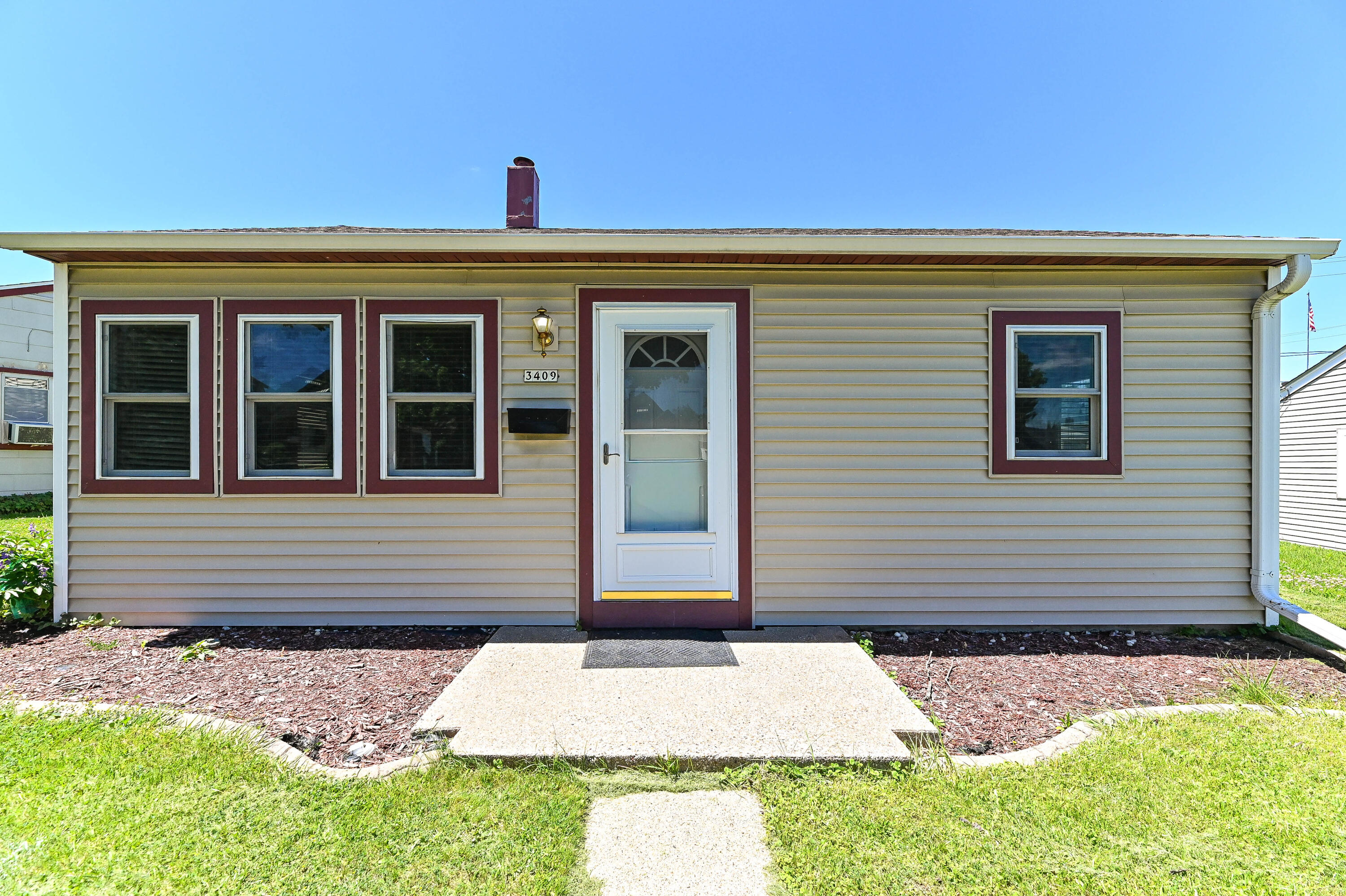 3409 South 20th Street Milwaukee, WI 53215 - Photo 4 of 28 s 20th-4