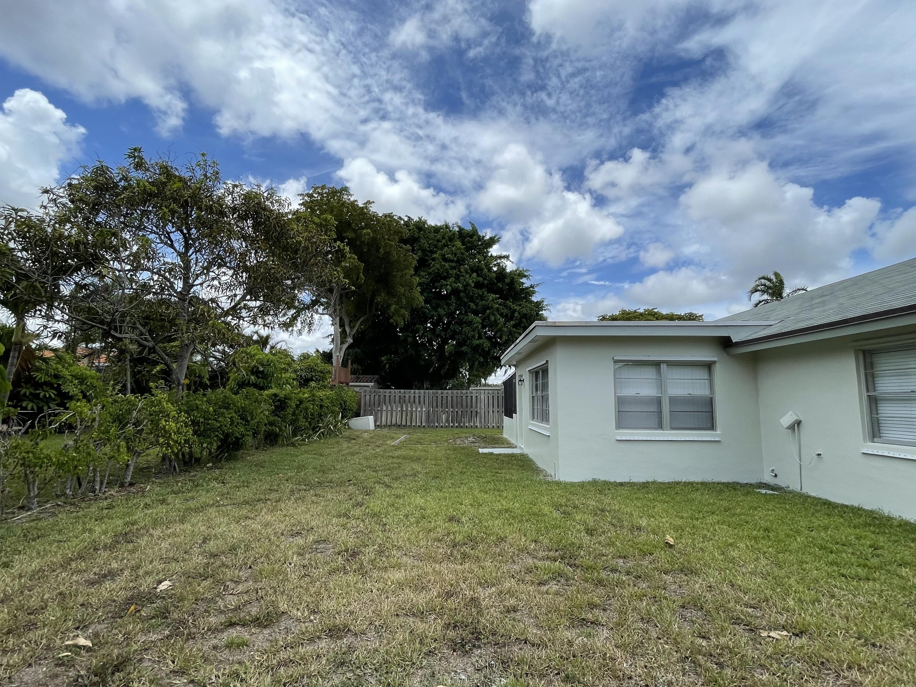 19305 Liberty Road Boca Raton, FL 33434 - Photo 20 of 29 61161328-1786-4AC7-9544-B1704CB55F70