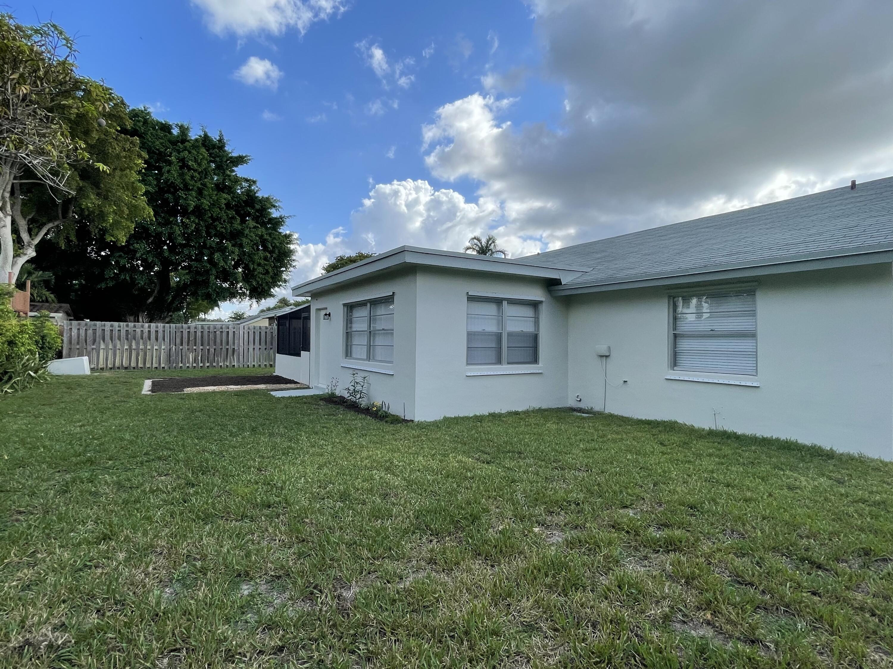 19305 Liberty Road Boca Raton, FL 33434 - Photo 27 of 29 A712A681-370B-4B14-B32B-86E901DA0A6C