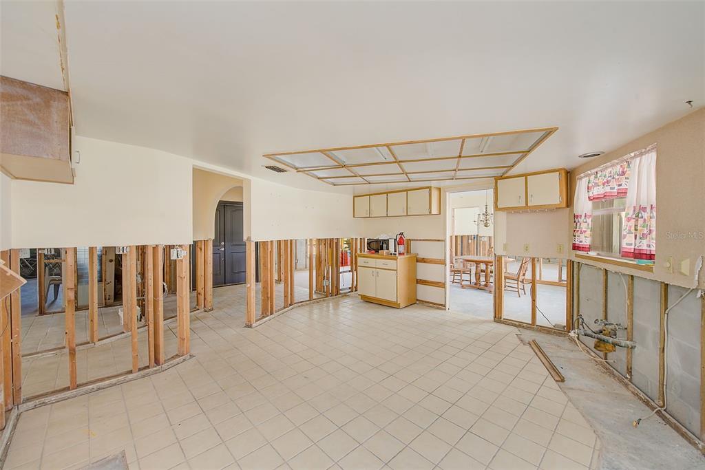 767 Island Way Clearwater, FL 33767 - Photo 13 of 74 a view of a livingroom with furniture and garage