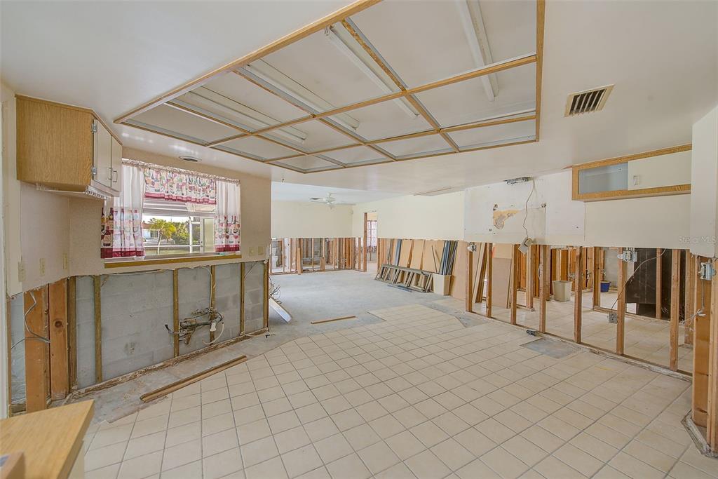 767 Island Way Clearwater, FL 33767 - Photo 16 of 74 a view of a furniture in a room