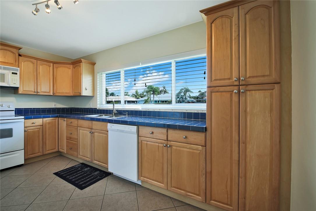 942 Southwest 4th Street Boca Raton, FL 33486 - Photo 11 of 24