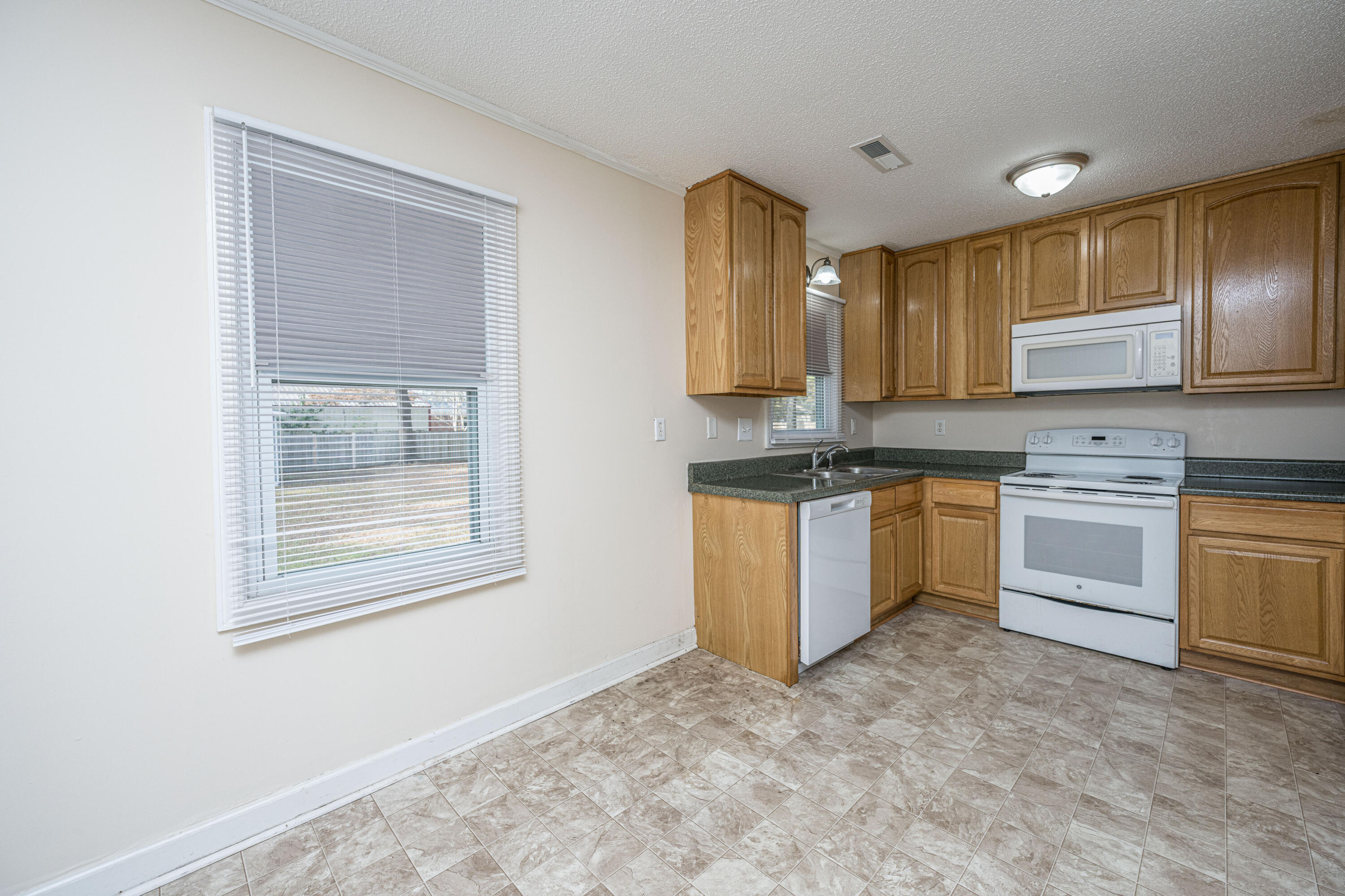 185 Monitor Circle Moncks Corner, SC 29461 - Photo 7 of 33 185MonitorCir010