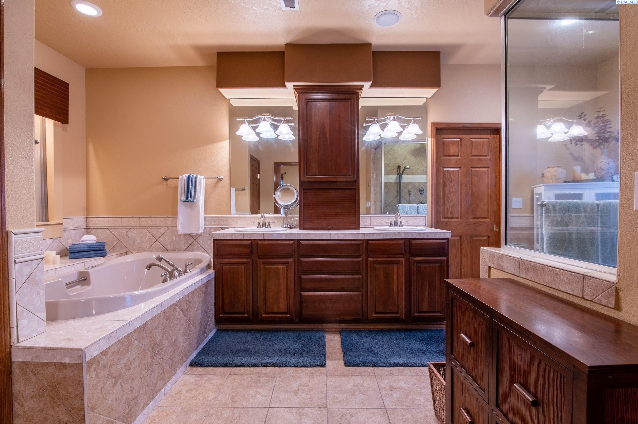 101301 East Ridgeview Drive Kennewick, WA 99338 - Photo 9 of 29 Gallery Image 9
