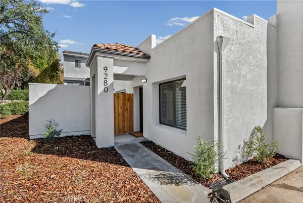 a front view of house with yard