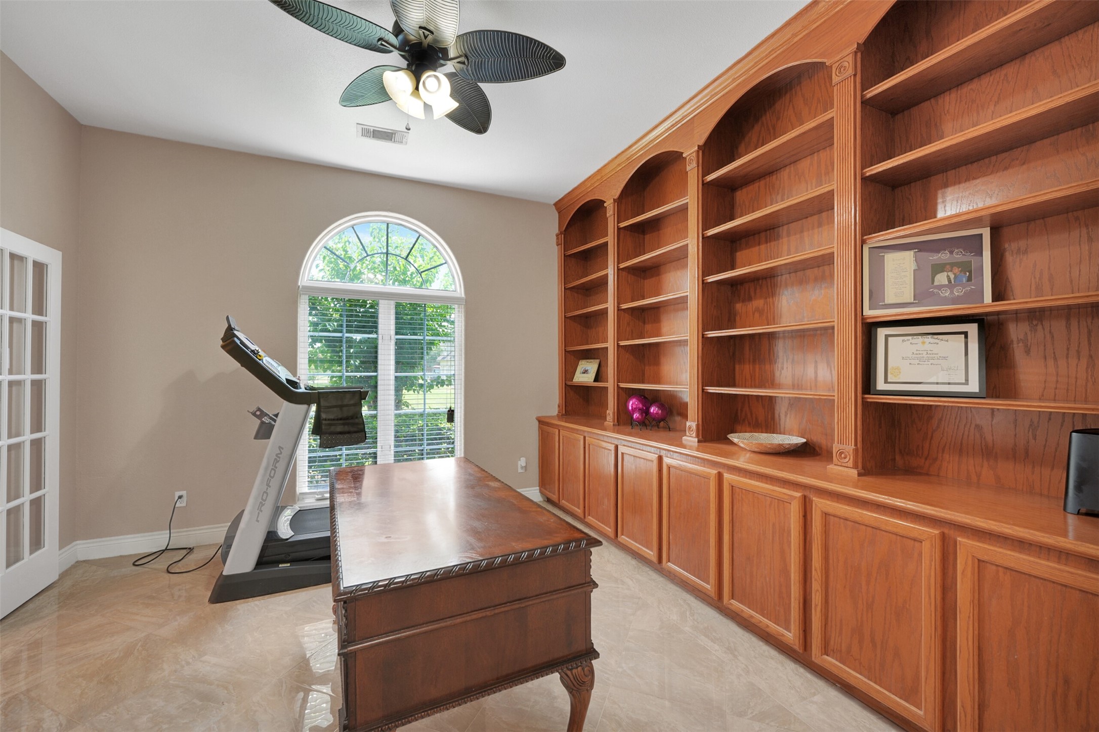 2750 County Road 48 Rosharon, TX 77583 - Photo 20 of 40 a view of a room with workspace and windows