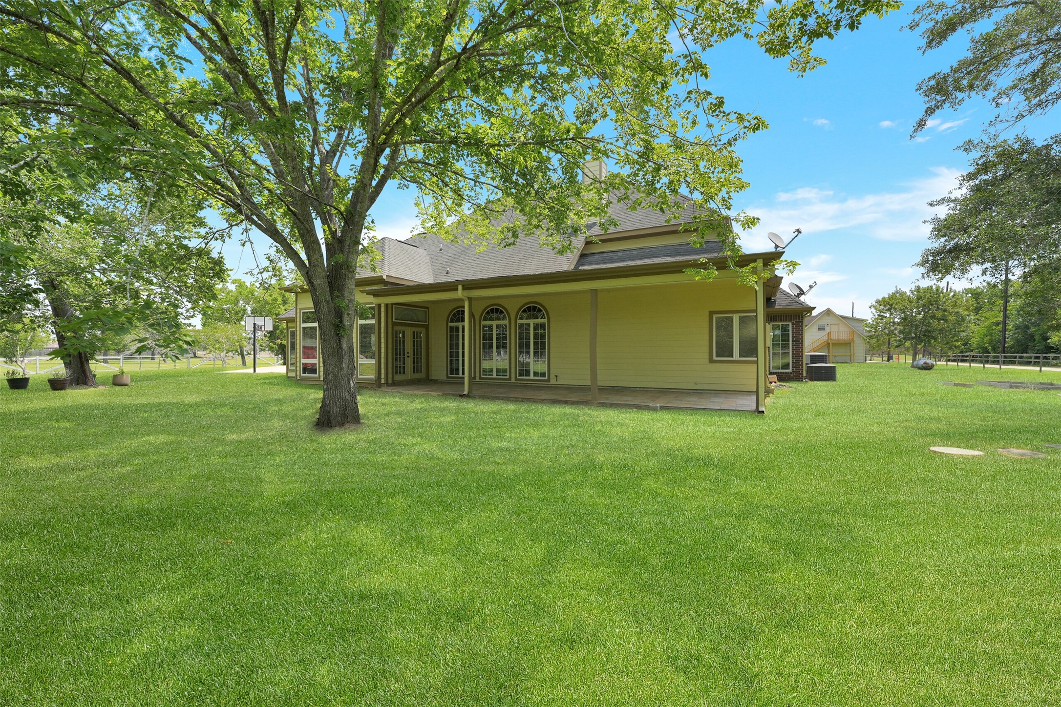 2750 County Road 48 Rosharon, TX 77583 - Photo 34 of 40 a view of a house with a backyard
