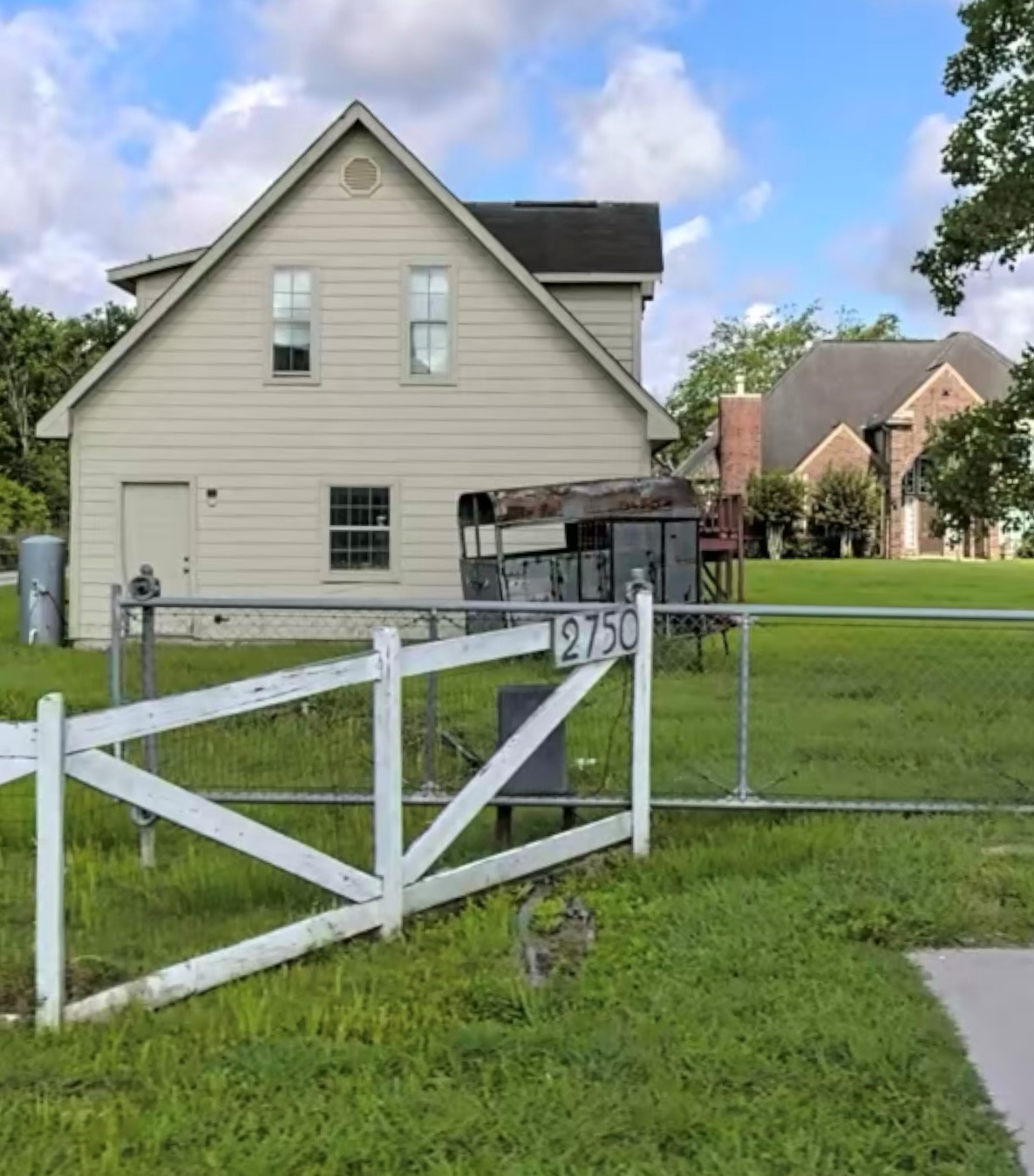 2750 County Road 48 Rosharon, TX 77583 - Photo 4 of 40 a view of a house with a backyard