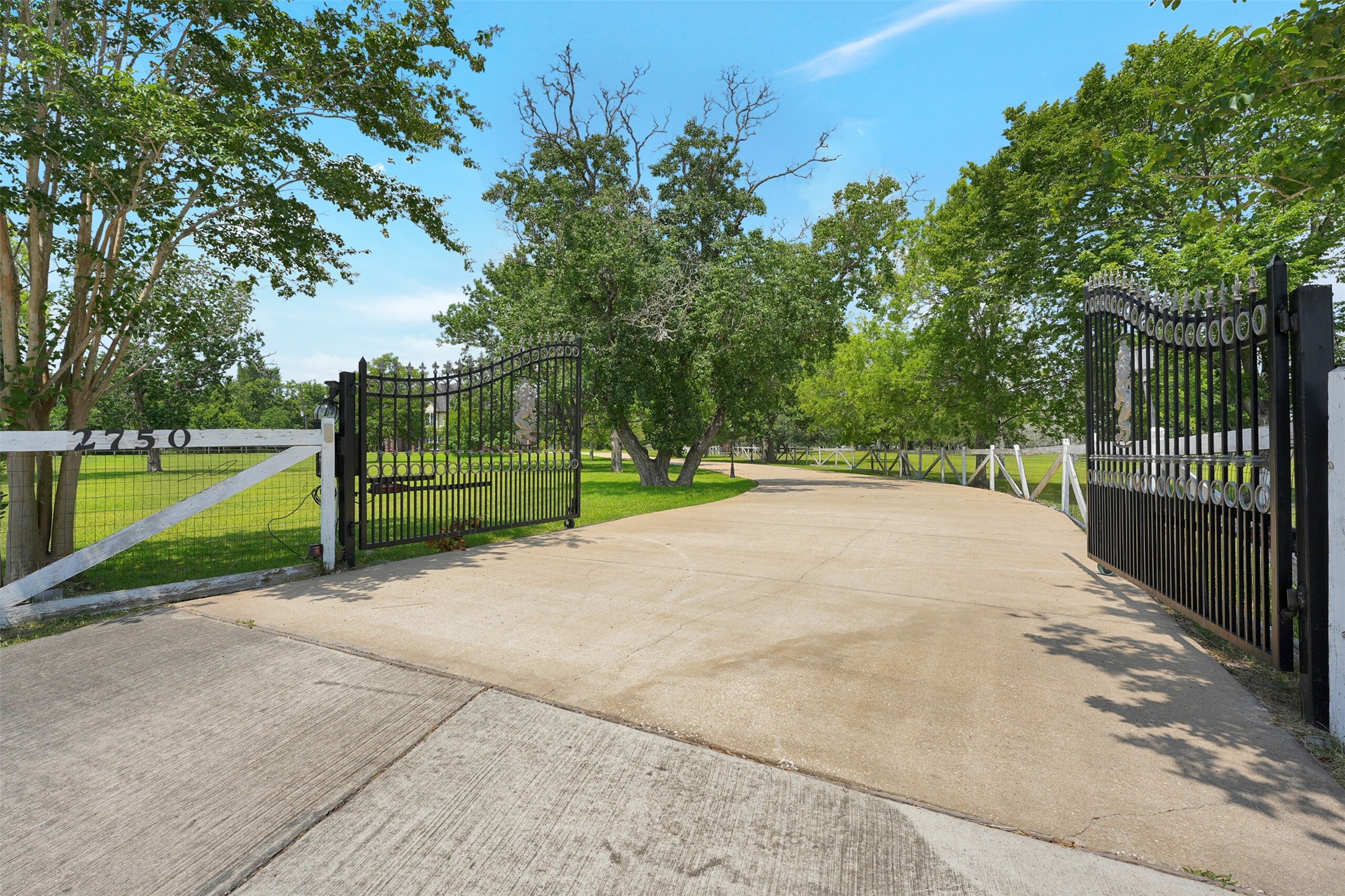2750 County Road 48 Rosharon, TX 77583 - Photo 5 of 40 a view of a park with large trees