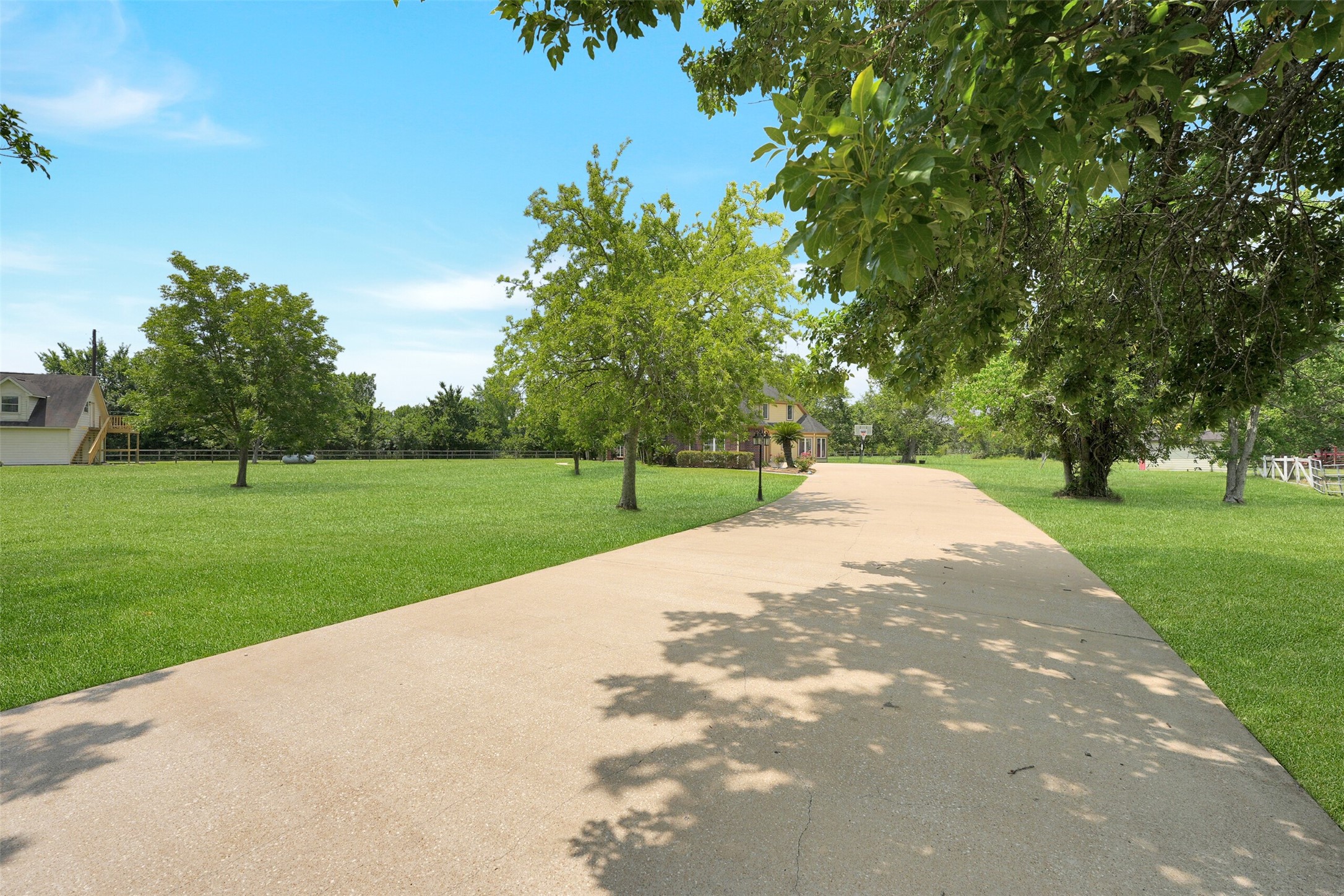 2750 County Road 48 Rosharon, TX 77583 - Photo 6 of 40 a view of a park with tree s