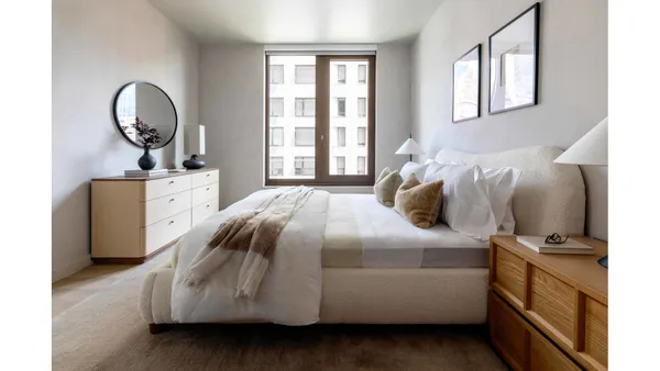 $13,700 | 300 East 50th Street, Unit 21L | Midtown East