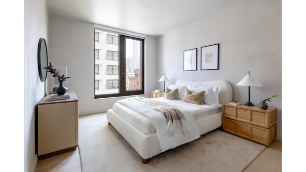 $13,700 | 300 East 50th Street, Unit 21L | Midtown East