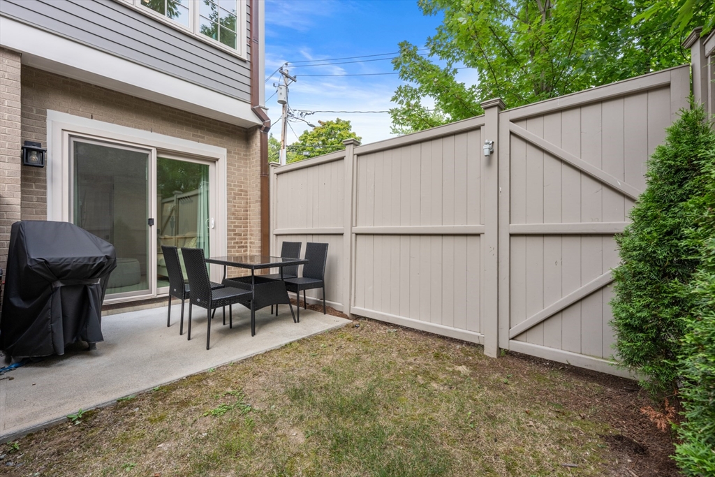 21 Crowninshield Road, Unit 21 Brookline, MA 02446 - Photo 26 of 30 Gallery Image 26