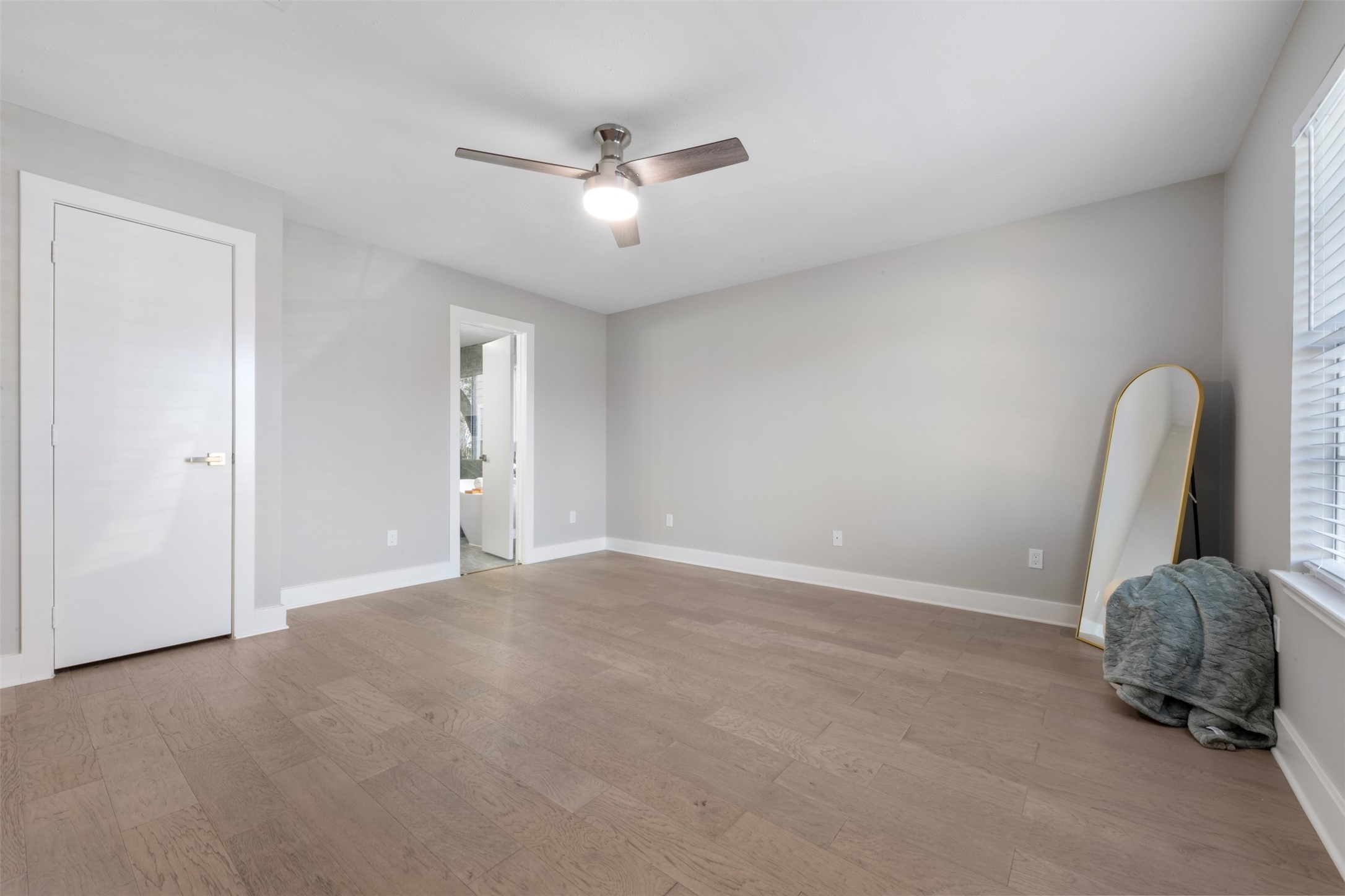 9606 Farrell Drive Houston, TX 77070 - Photo 13 of 37 a view of a livingroom with a ceiling fan and window