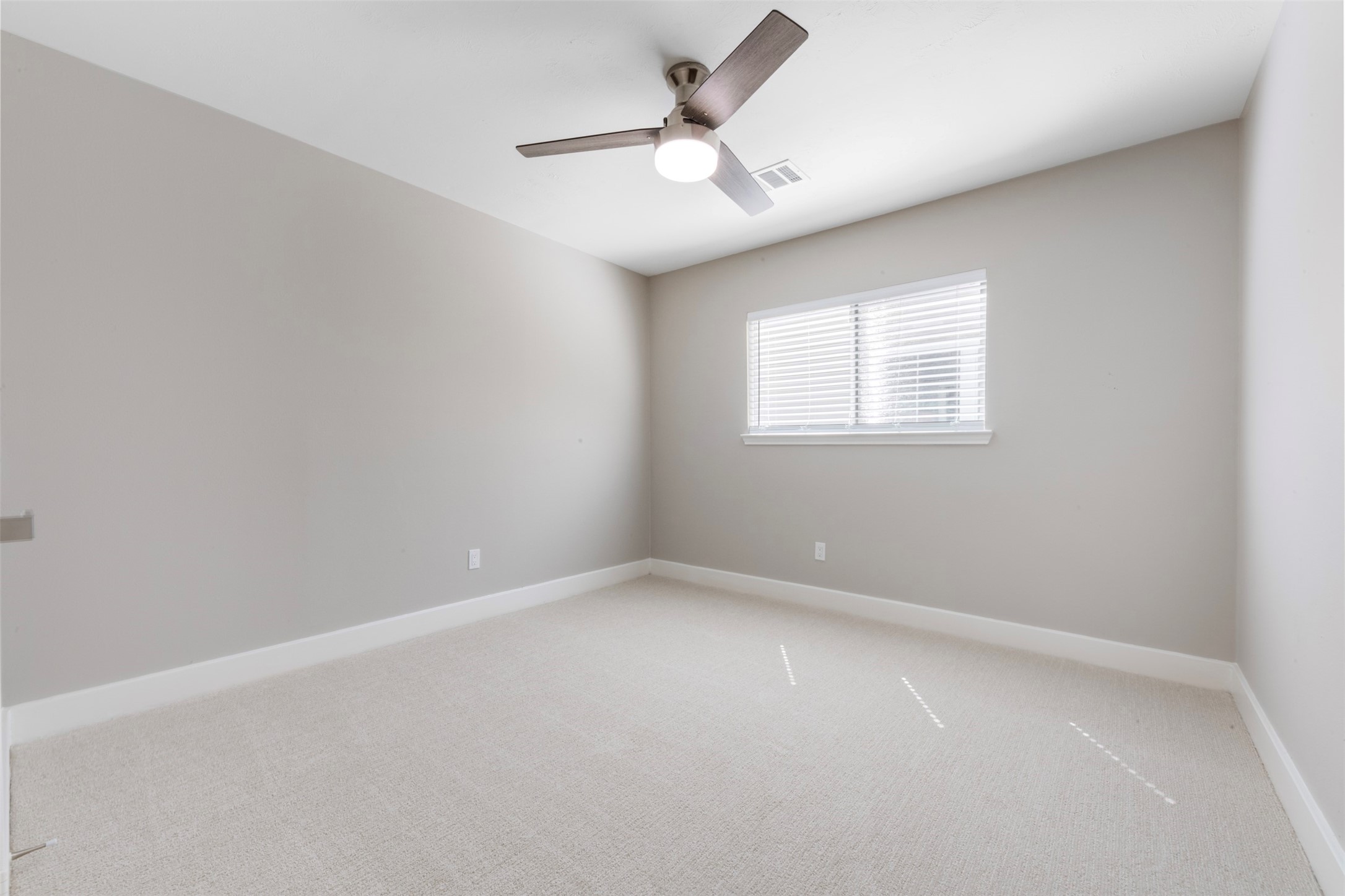 9606 Farrell Drive Houston, TX 77070 - Photo 20 of 37 an empty room with a window and a fan