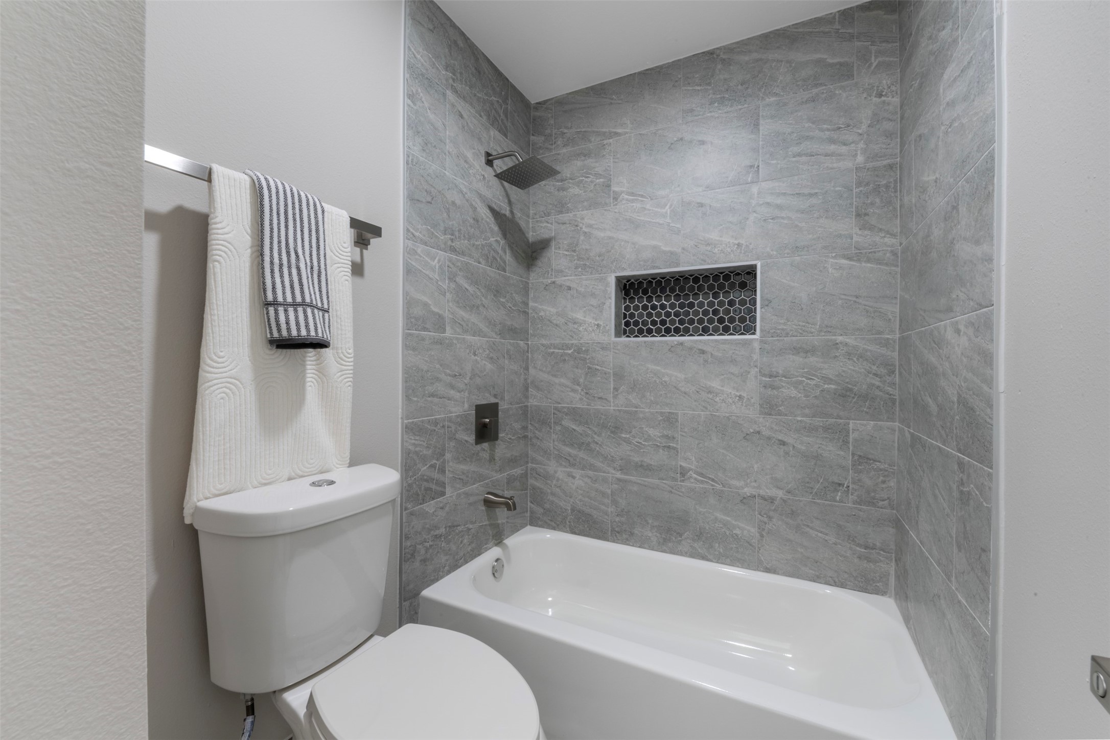 9606 Farrell Drive Houston, TX 77070 - Photo 24 of 37 a bathroom with a toilet and a bathtub