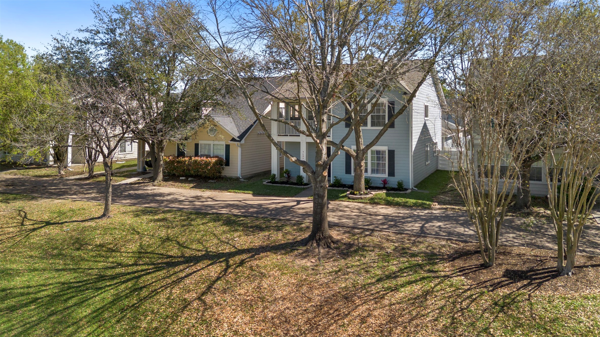 9606 Farrell Drive Houston, TX 77070 - Photo 32 of 37 a view of a yard with a house