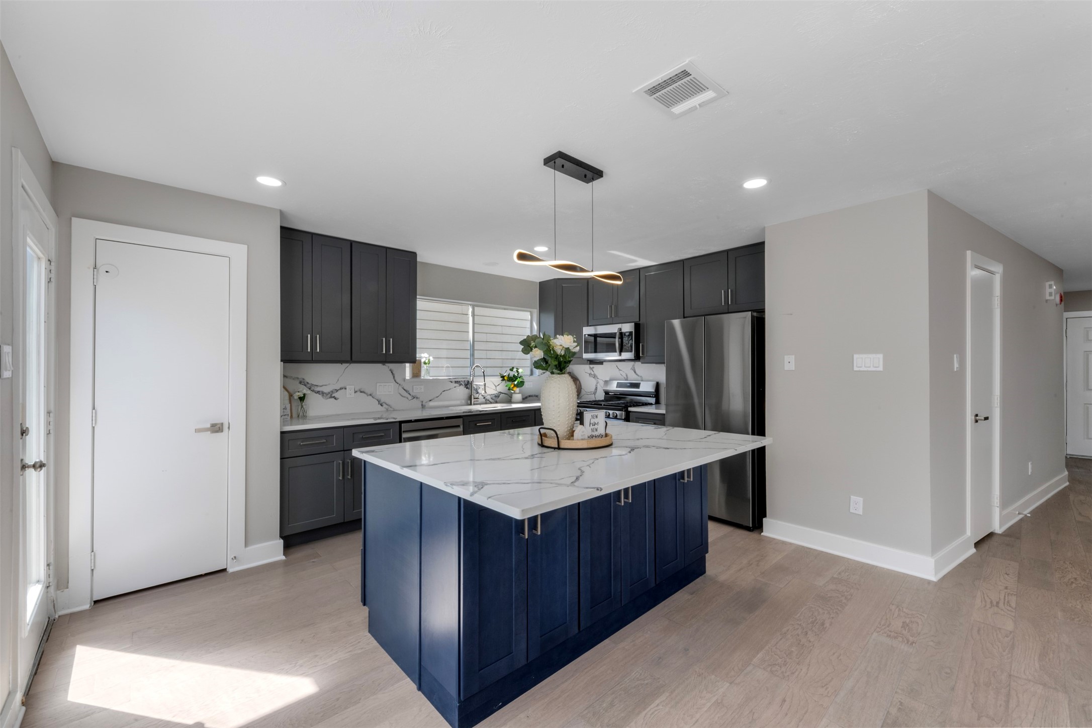 9606 Farrell Drive Houston, TX 77070 - Photo 10 of 37 a kitchen with a sink and refrigerator