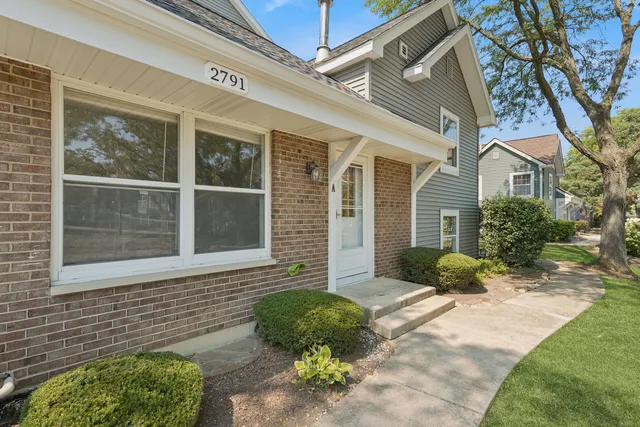 $2,700 | 2791 Wayfaring Lane, Lisle, IL 60532