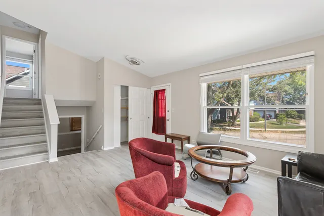 $2,700 | 2791 Wayfaring Lane, Lisle, IL 60532