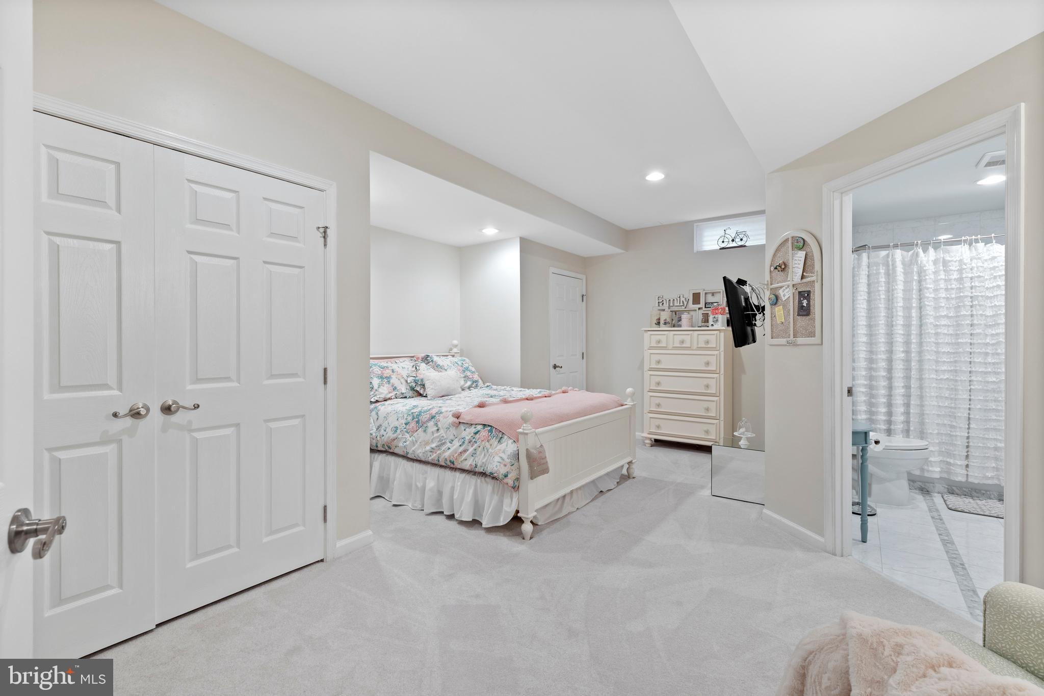 4002 Manor Oaks Road Phoenix, MD 21131 - Photo 45 of 62 Guest Room with Bath