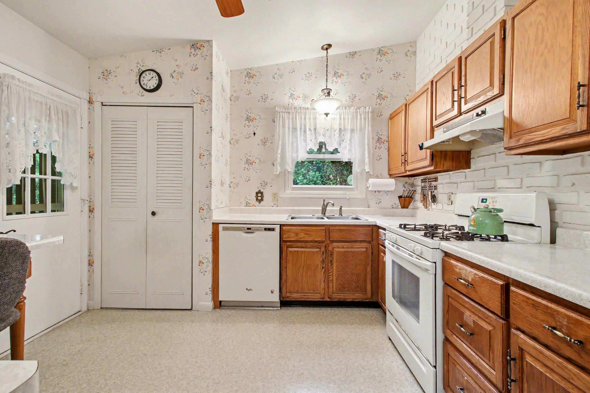 212 Weblos Trail Valparaiso, IN 46385 - Photo 7 of 20 2038x1359