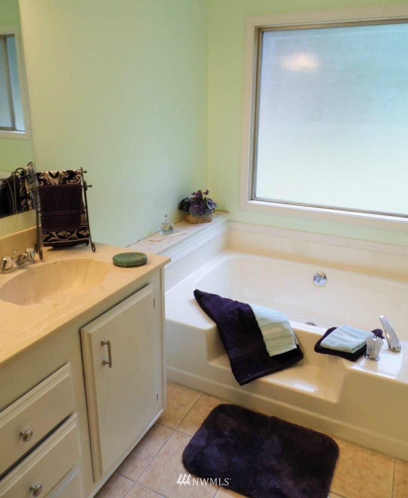 20896 Northeast Melson Road Poulsbo, WA 98370 - Photo 12 of 16 Gallery Image 12