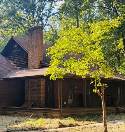 a front view of house with yard
