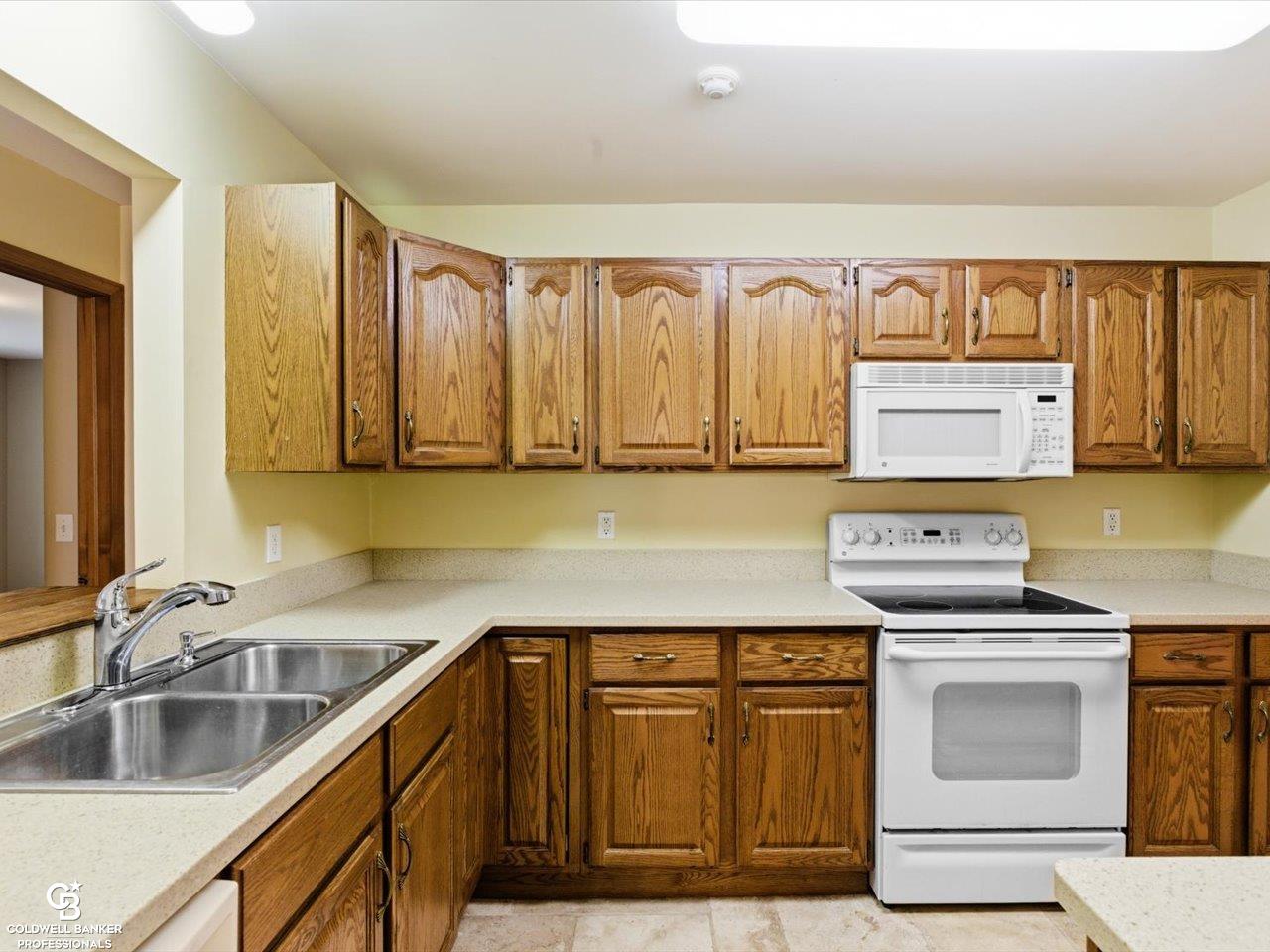 7262 Lakeshore Road Lakeport, MI 48059 - Photo 5 of 55