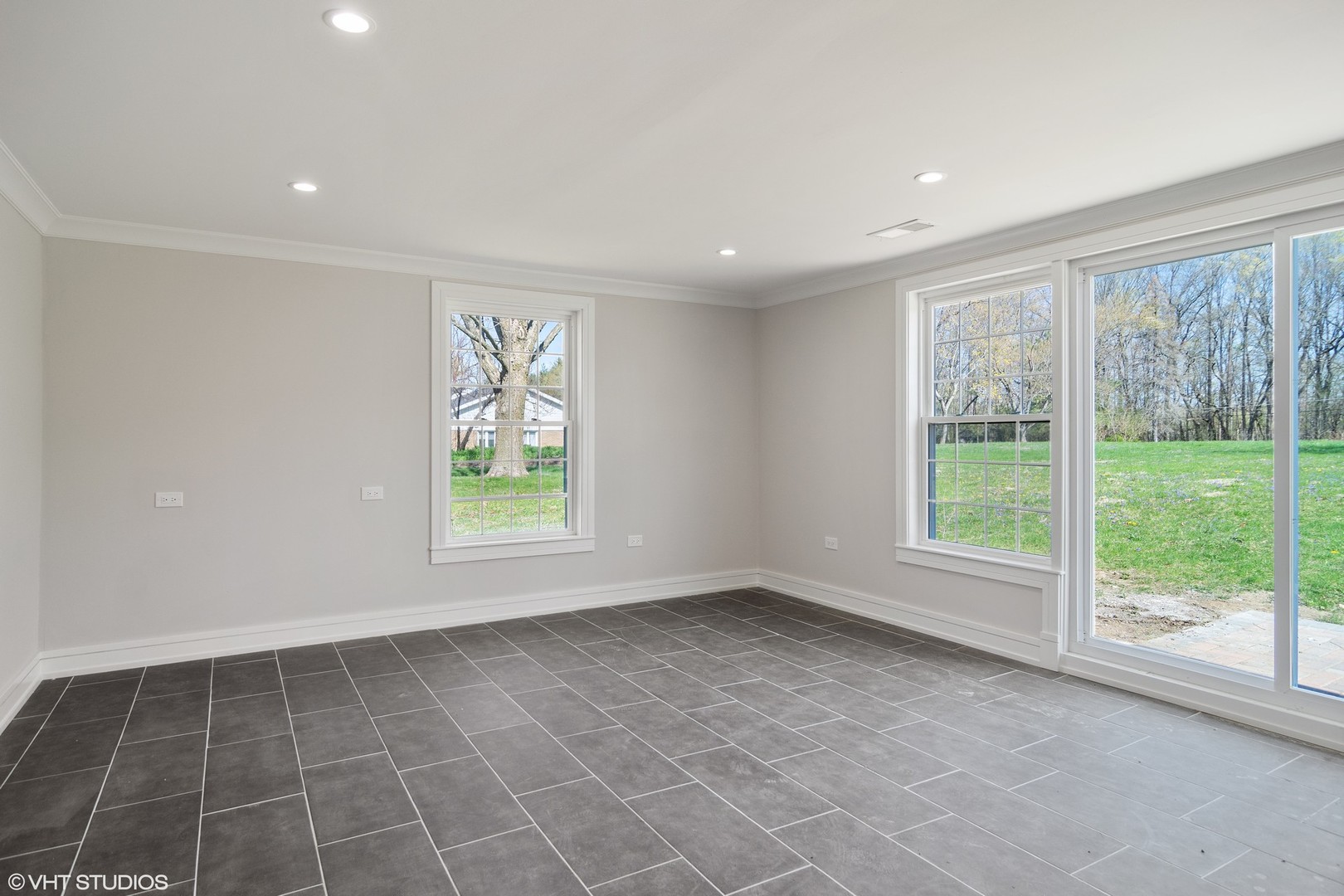 1652 Banbury Road Inverness, IL 60067 - Photo 11 of 28 a view of an empty room with a window