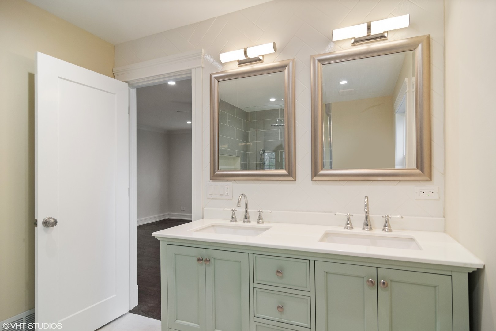 1652 Banbury Road Inverness, IL 60067 - Photo 14 of 28 a bathroom with a sink and a mirror