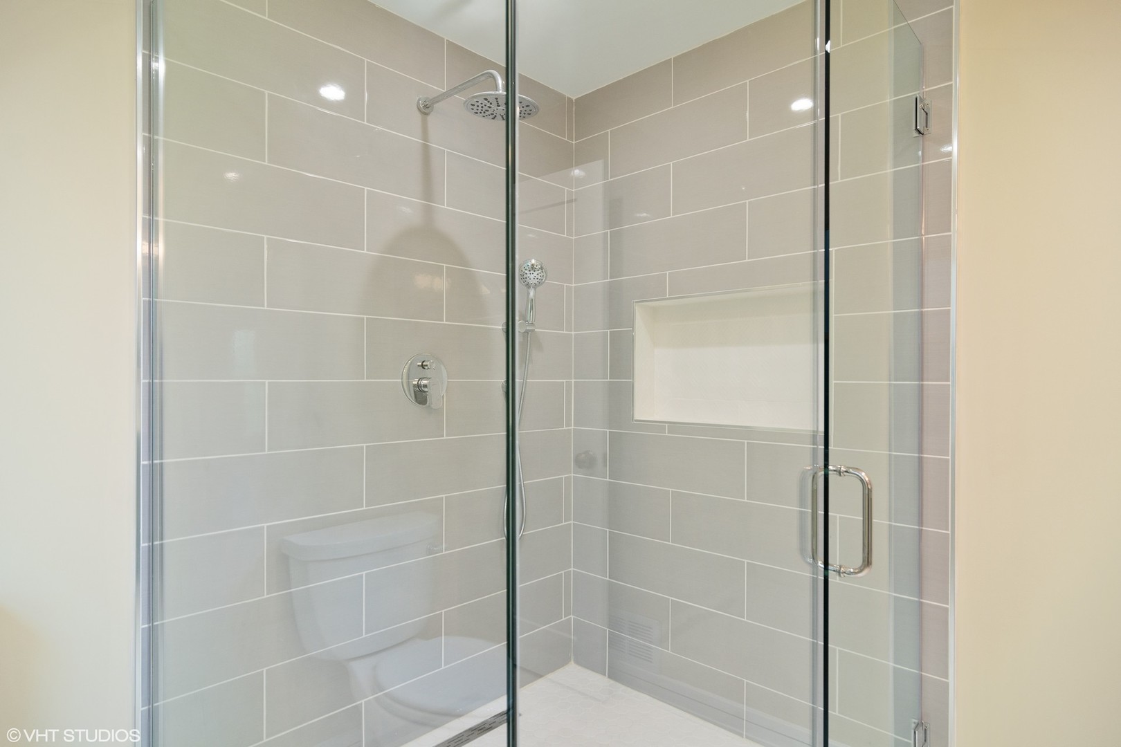 1652 Banbury Road Inverness, IL 60067 - Photo 15 of 28 a bathroom with a shower