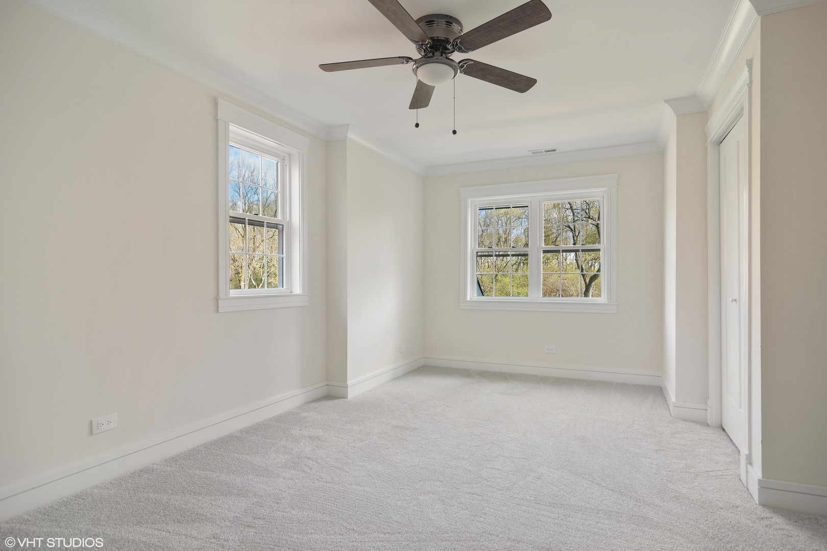 1652 Banbury Road Inverness, IL 60067 - Photo 18 of 28 an empty room with windows and fan
