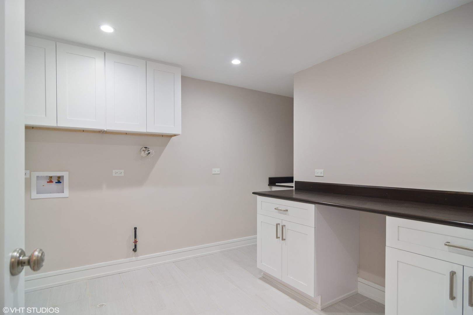 1652 Banbury Road Inverness, IL 60067 - Photo 23 of 28 a view of cabinets