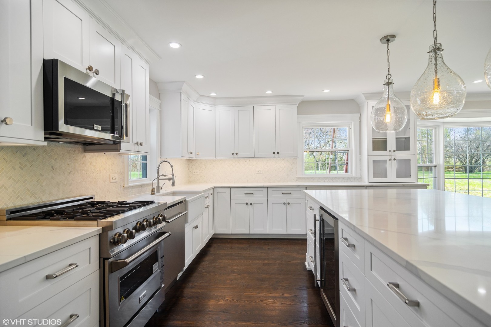 1652 Banbury Road Inverness, IL 60067 - Photo 6 of 28 a kitchen with a sink stove and microwave